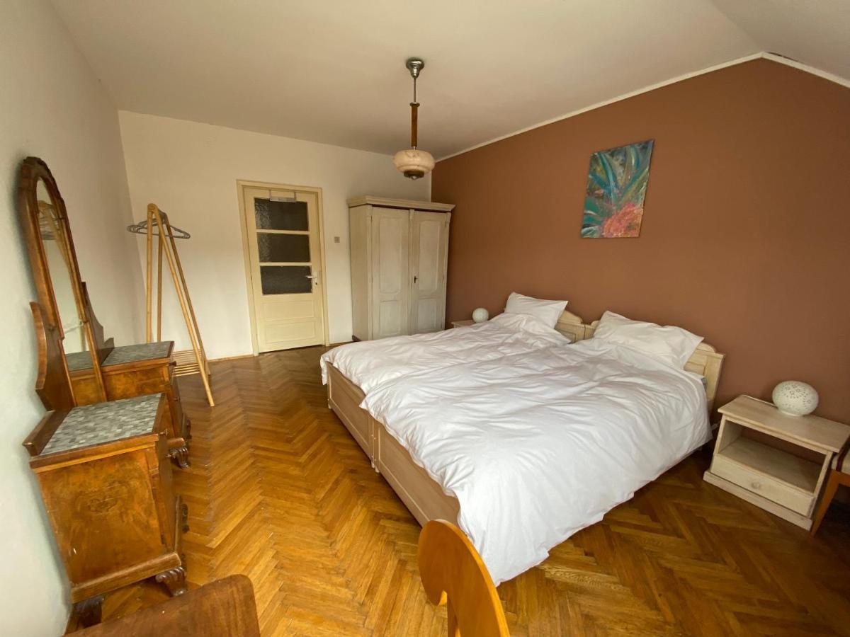 בראשוב Rose'S Oldtown Apartment מראה חיצוני תמונה