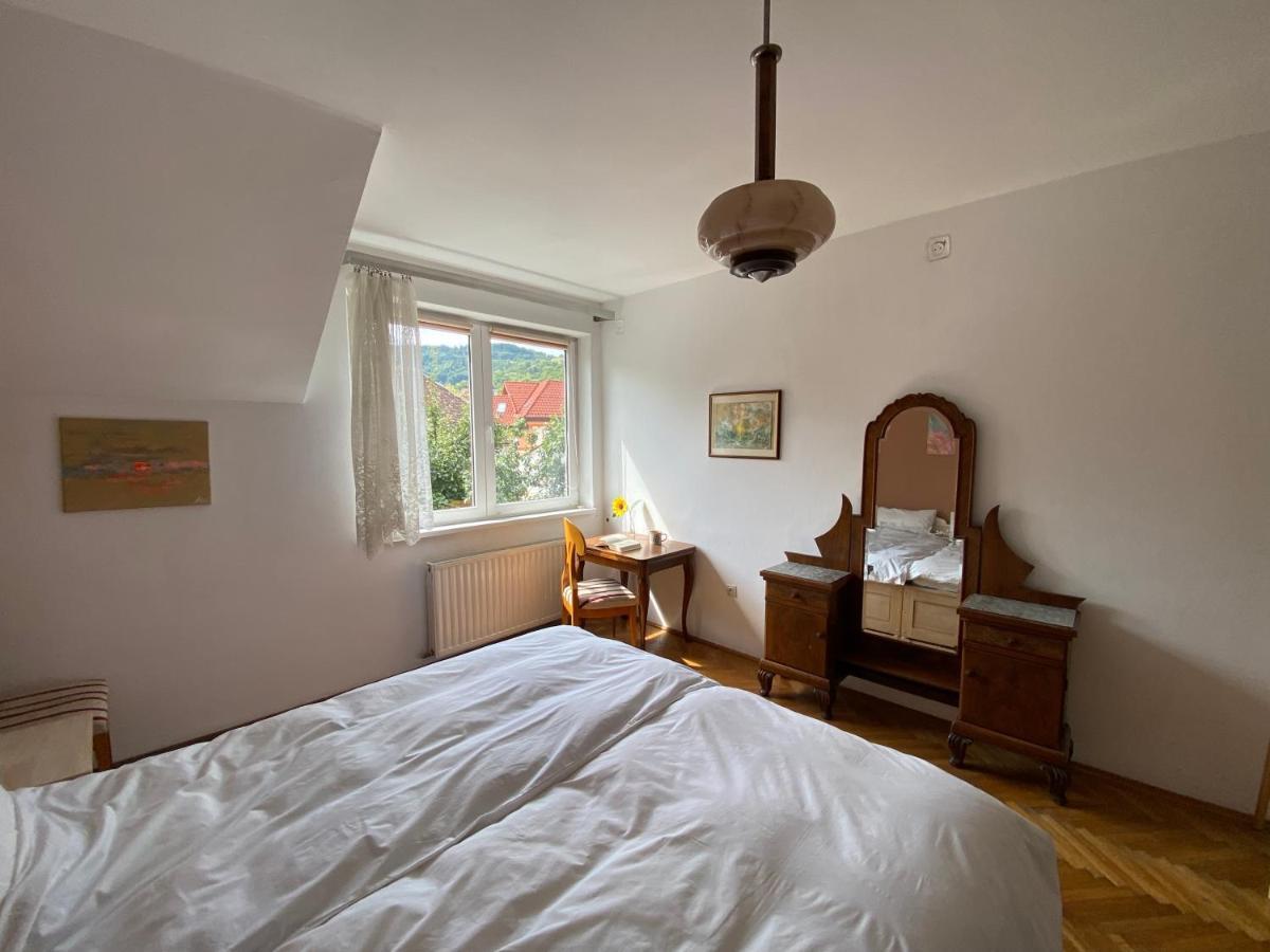 בראשוב Rose'S Oldtown Apartment מראה חיצוני תמונה