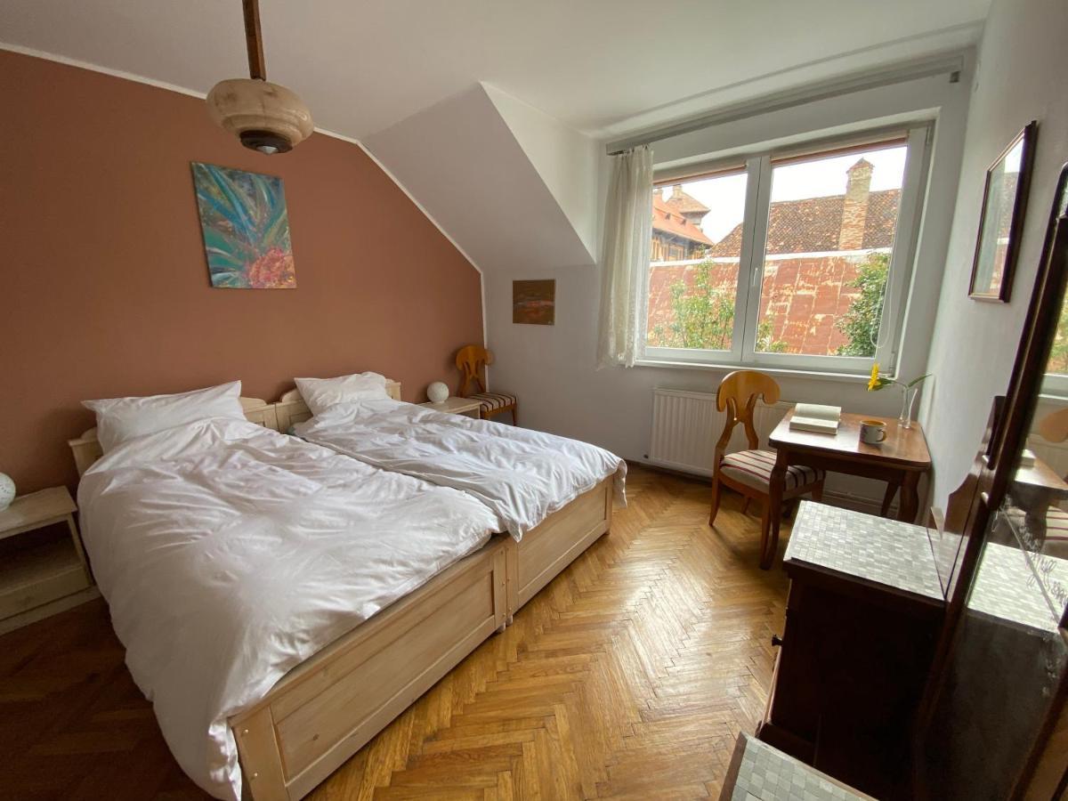 בראשוב Rose'S Oldtown Apartment מראה חיצוני תמונה