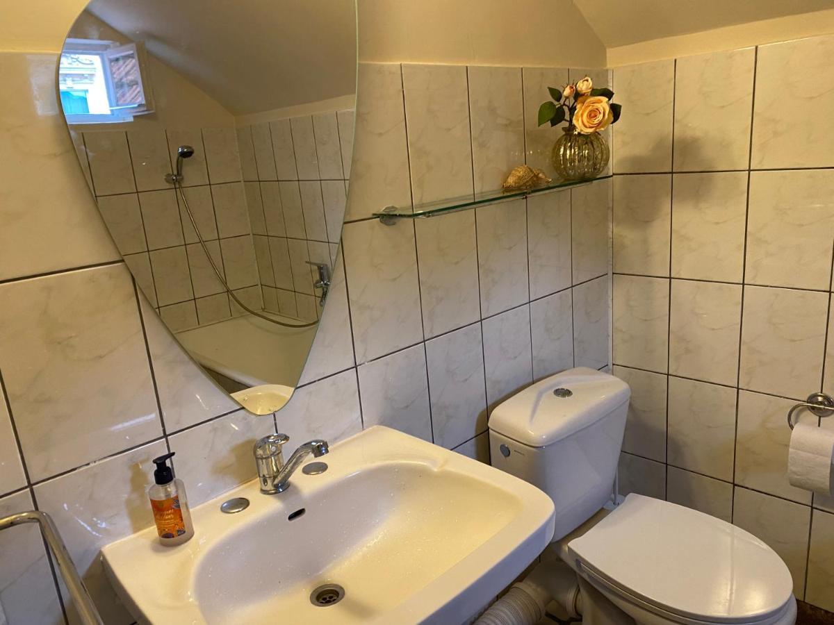 בראשוב Rose'S Oldtown Apartment מראה חיצוני תמונה