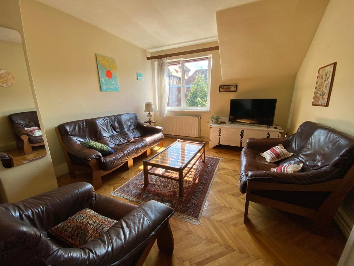 בראשוב Rose'S Oldtown Apartment מראה חיצוני תמונה