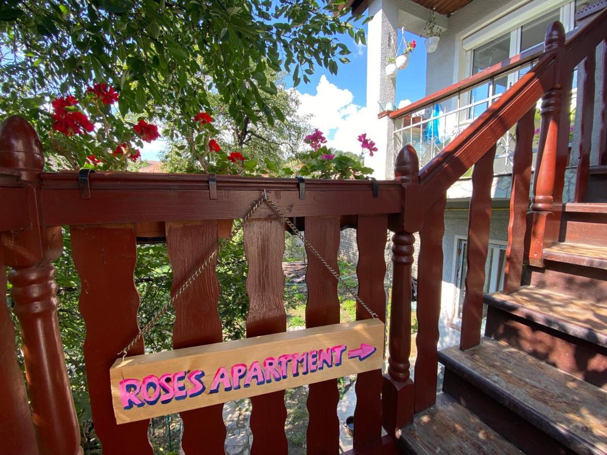 בראשוב Rose'S Oldtown Apartment מראה חיצוני תמונה