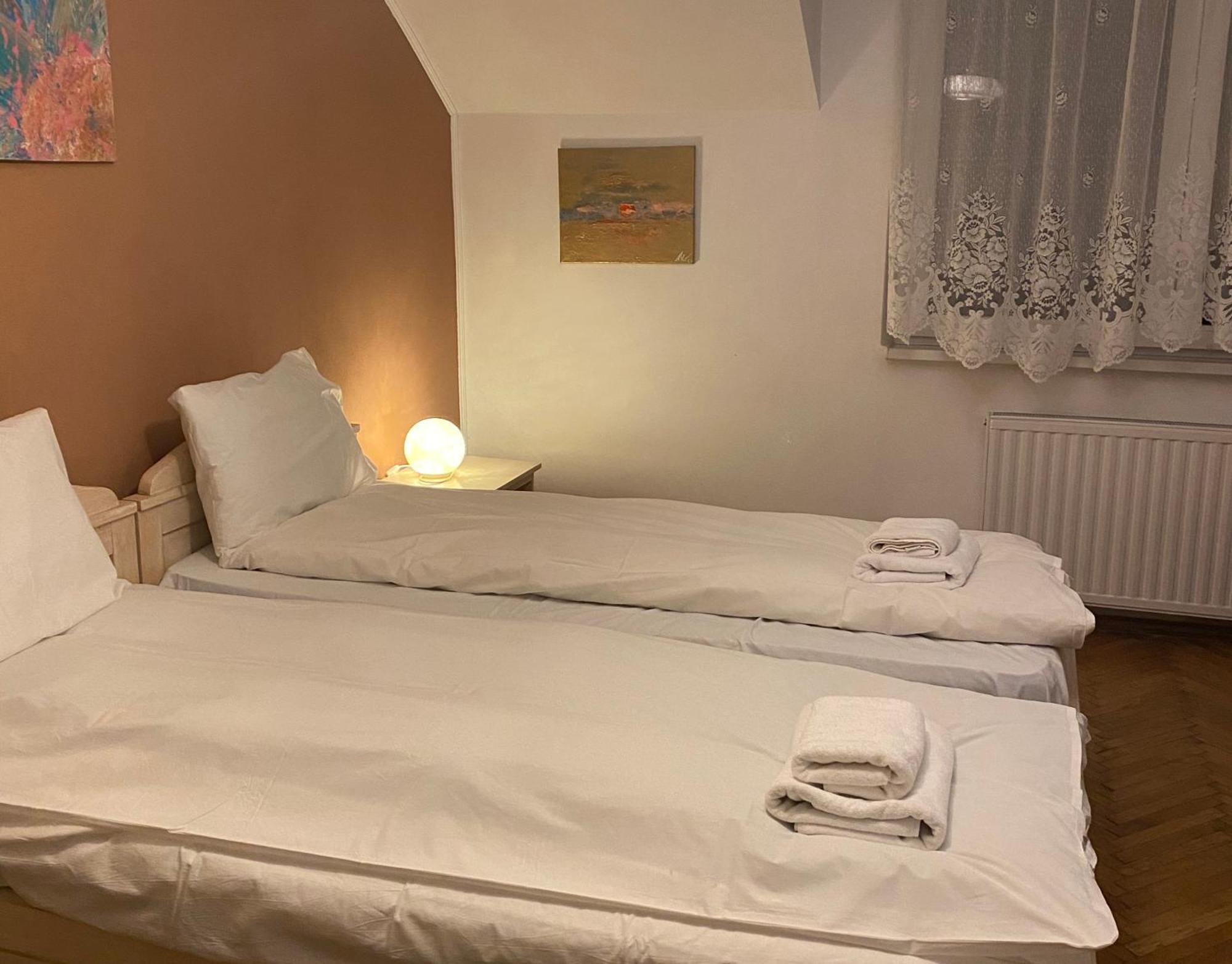 בראשוב Rose'S Oldtown Apartment מראה חיצוני תמונה