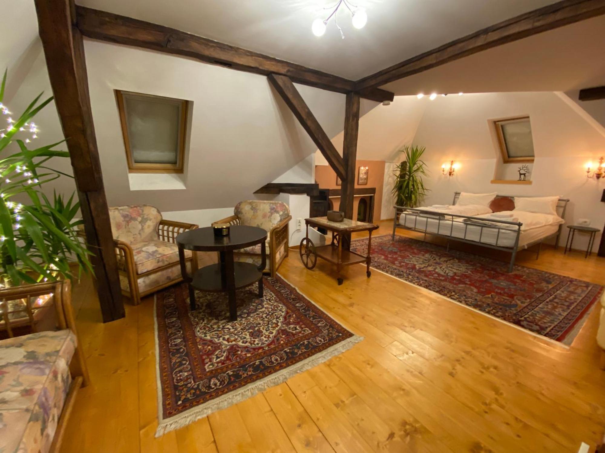 בראשוב Rose'S Oldtown Apartment מראה חיצוני תמונה