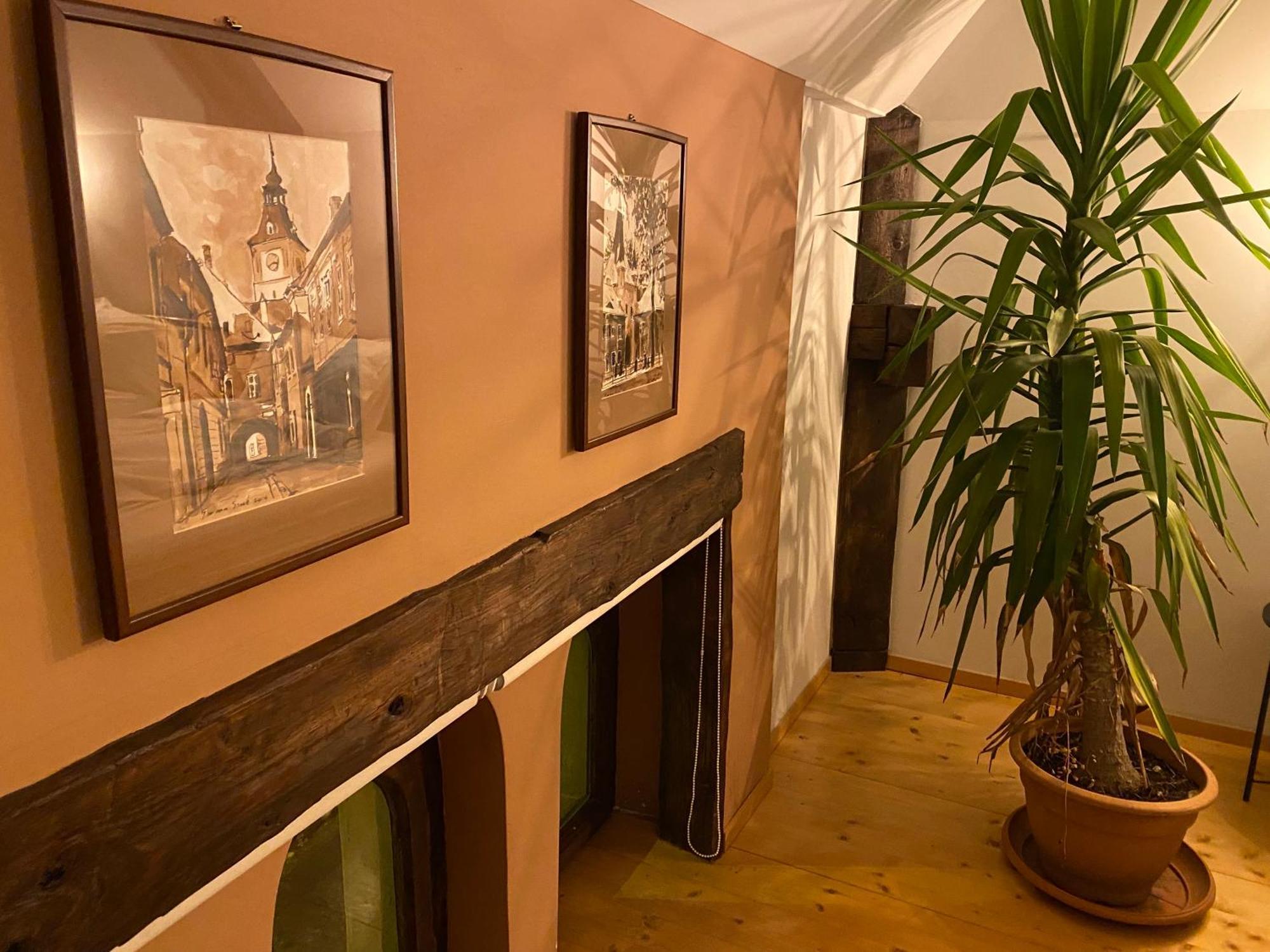 בראשוב Rose'S Oldtown Apartment מראה חיצוני תמונה
